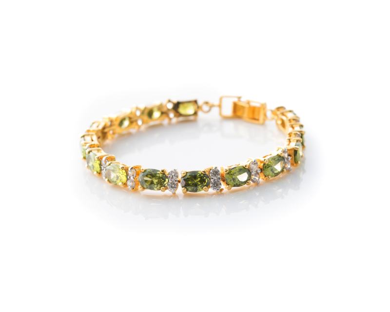 Oval-cut Green Sapphire Bracelet with White Diamonds, 18k yellow gold