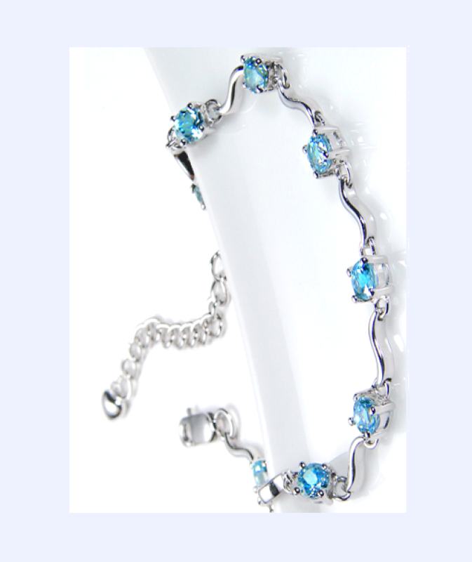 Oval-cut Swiss Blue Topaz Bracelet, 18k white gold