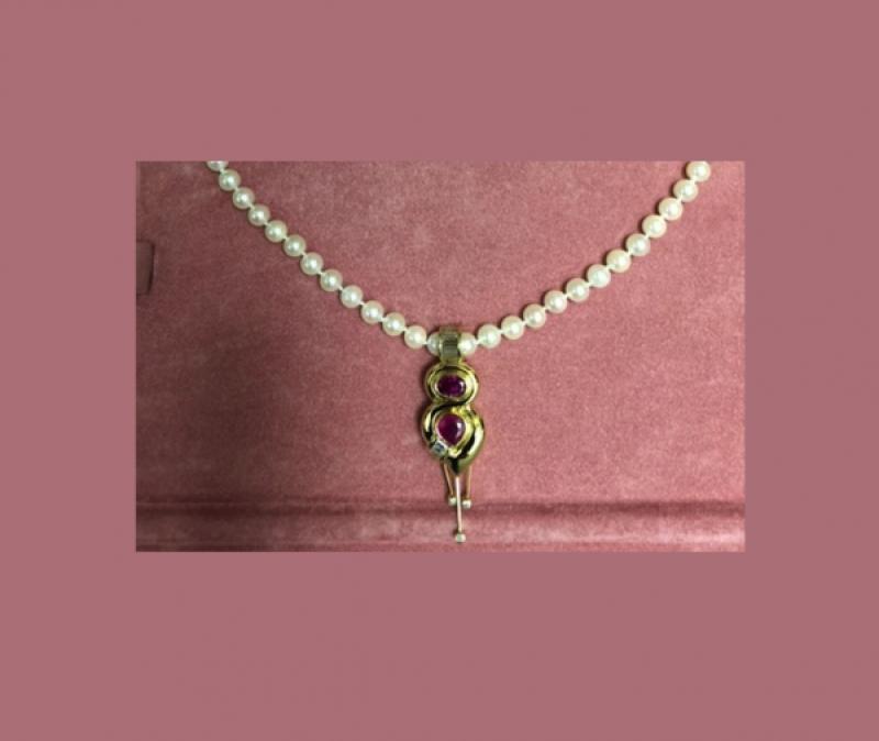 Fresh Water Pearl Necklace with an Oval and Pear-cut Ruby Pendant, 18k yellow gold