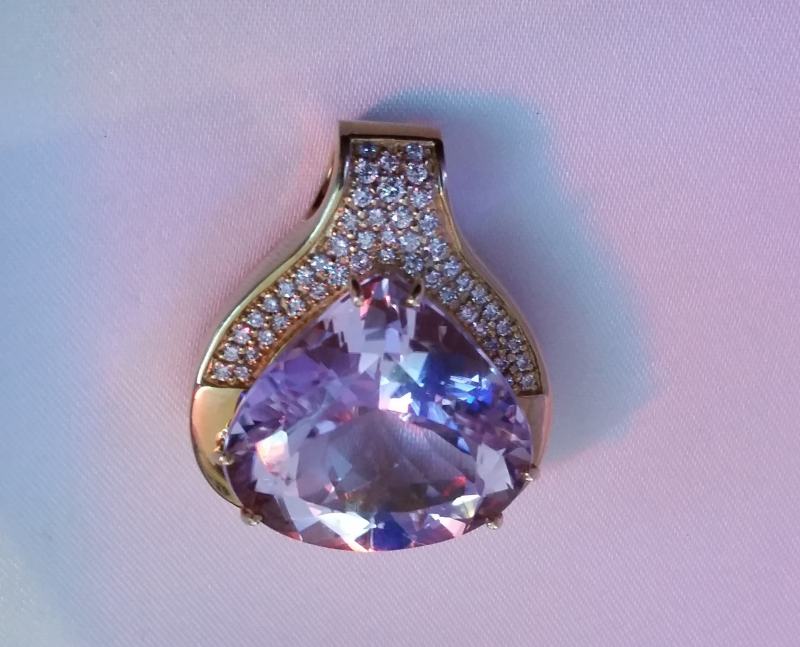 Pear-cut Kunzite and Diamond Pendant, 18k yellow gold