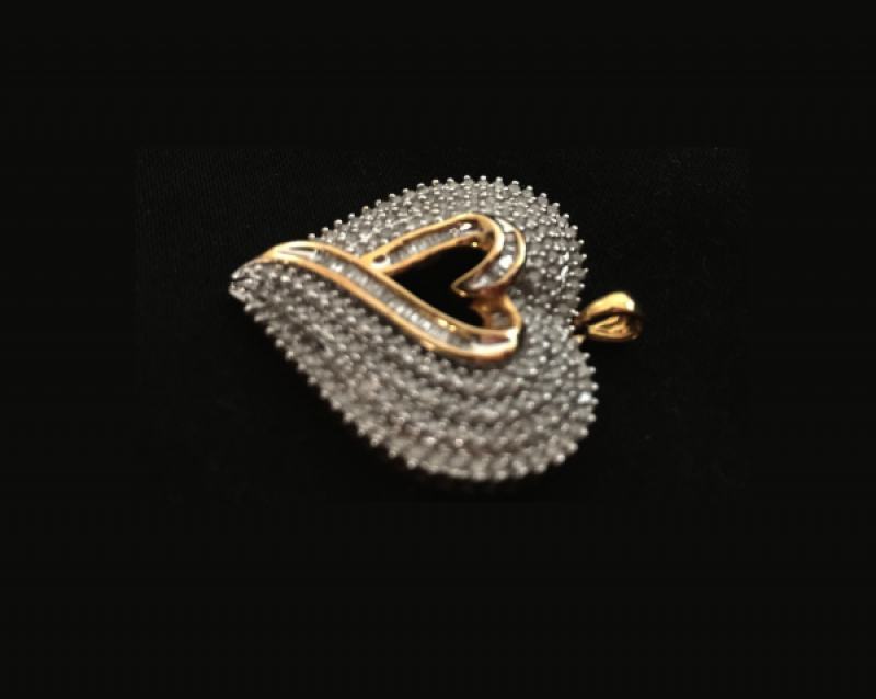 White Diamond Heart Pendant, 18k yellow gold