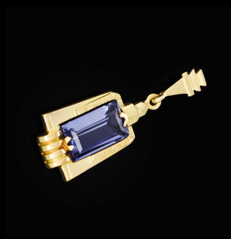 Baguette-cut Blue Sapphire Pendant, 18k yellow gold