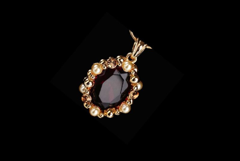 Oval Ruby Vintage Pendant, 18k yellow gold