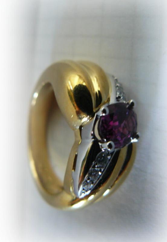 Oval Pink Sapphire and Diamond Ring, 18k yellow gold