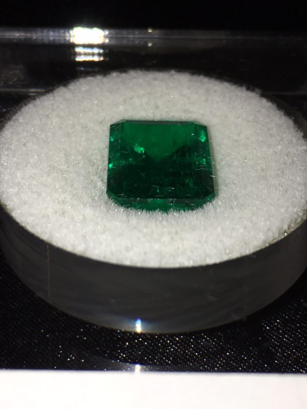 Emerald Cut Loose Emerald Stone, Colour: Green