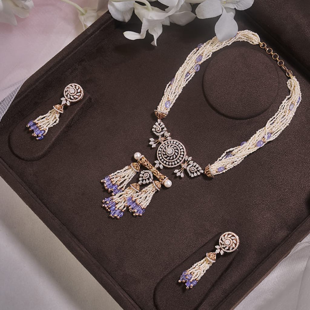 Elegant Traditional Gold Necklace Set with Kundan