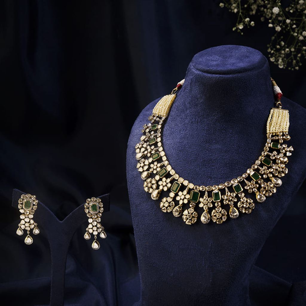 Elegant Traditional Gold Necklace Set with Kundan