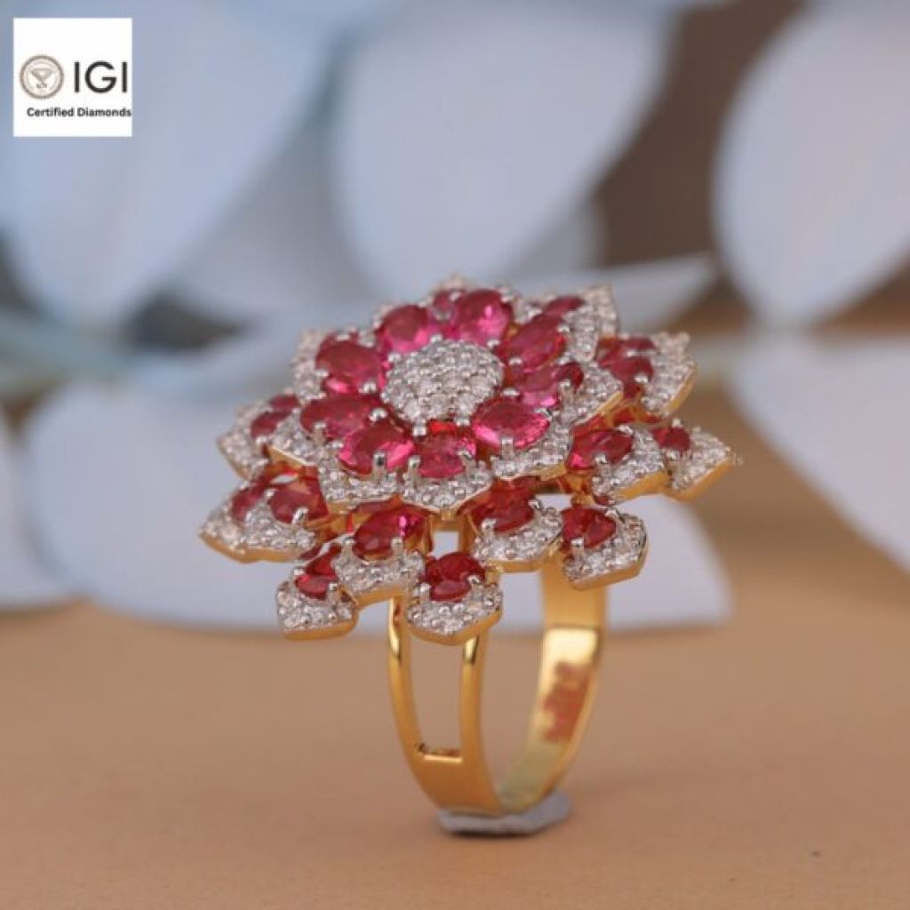 Flower Shape Made in 18kt Gold Studded Ring