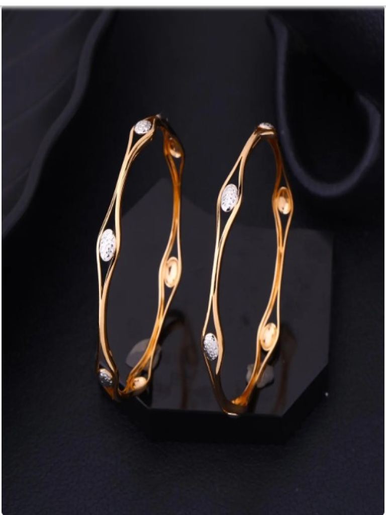 The Luxe Aura Bangle Gold Finish