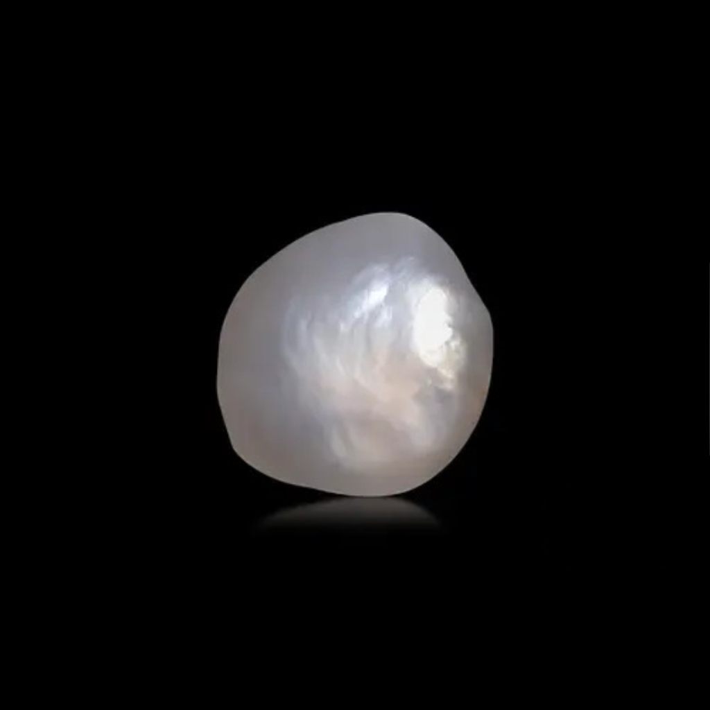 This natural baroque pearl defines authentic luxury