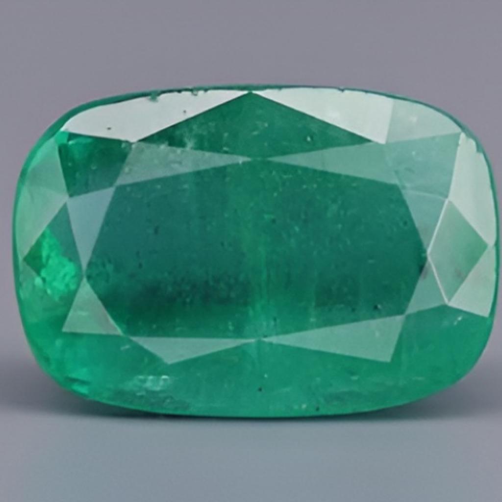 Vivid Green Luxurious Cushion-Cut Emerald