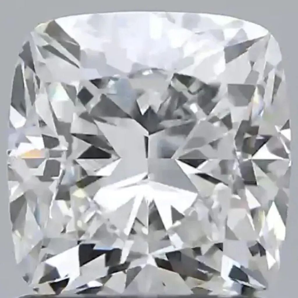 Exquisite cushion-shaped diamond