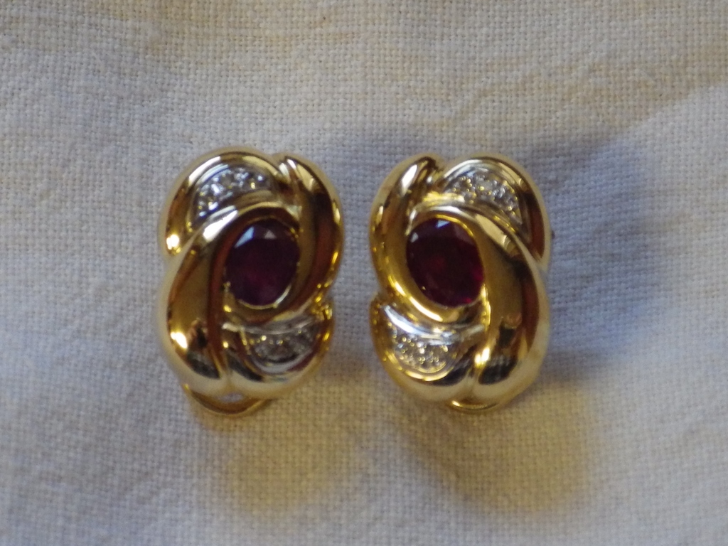 Oval Ruby and Diamond Earrings, 18k yellow gold