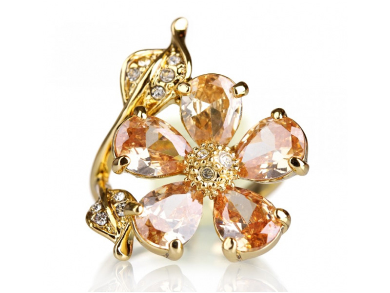 Pear Cut Spessaritite Garnet Orange Brooch, 18 k yellow gold