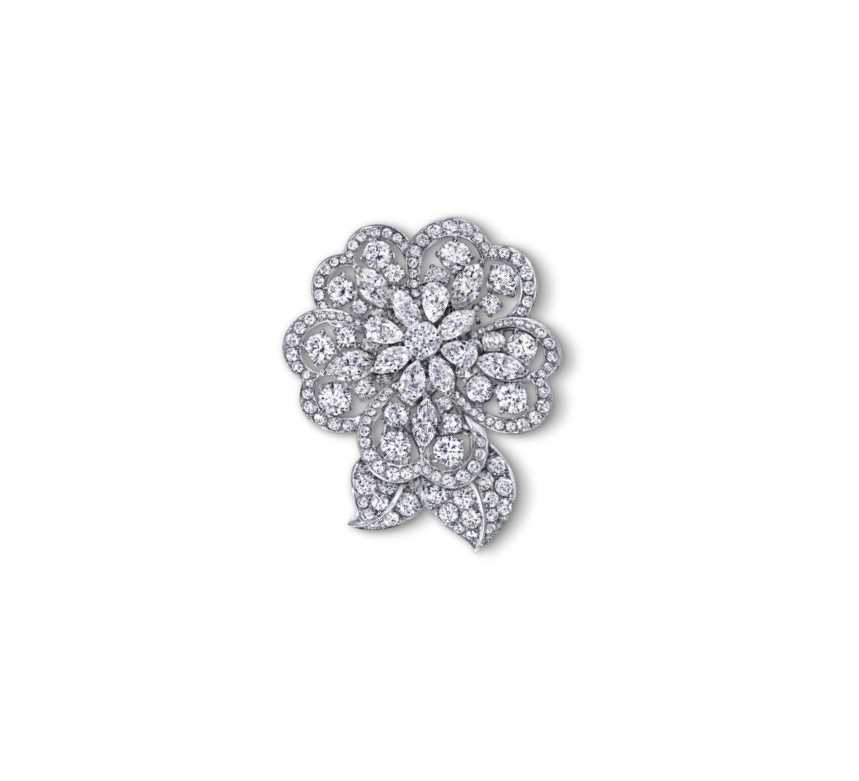 Flower shaped Pear and Brilliant-cut Diamond Brooch, 18k white gold