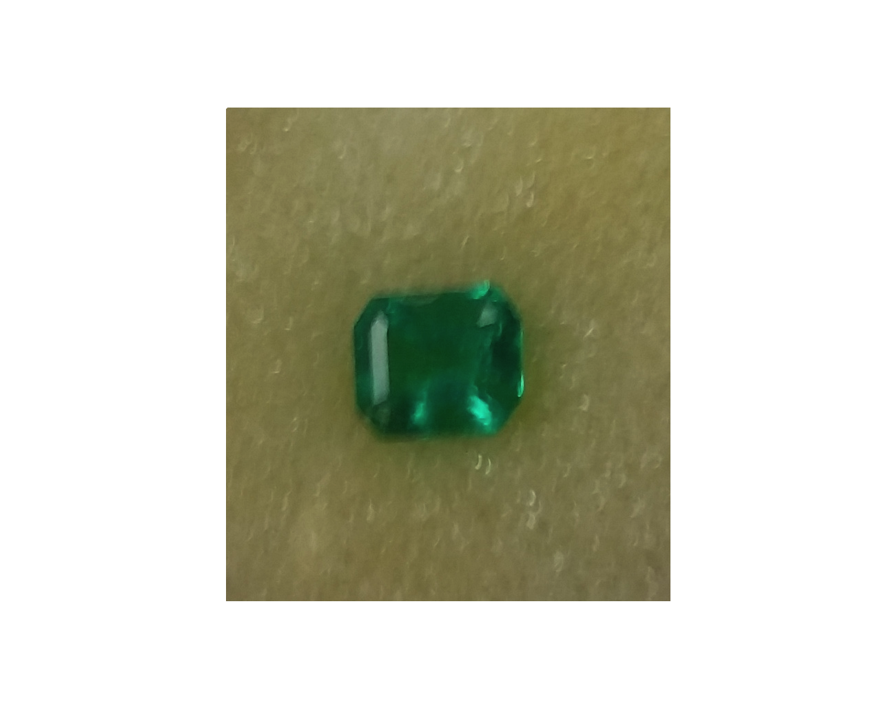 Emerald-cut Emerald Stone, Colour: Green