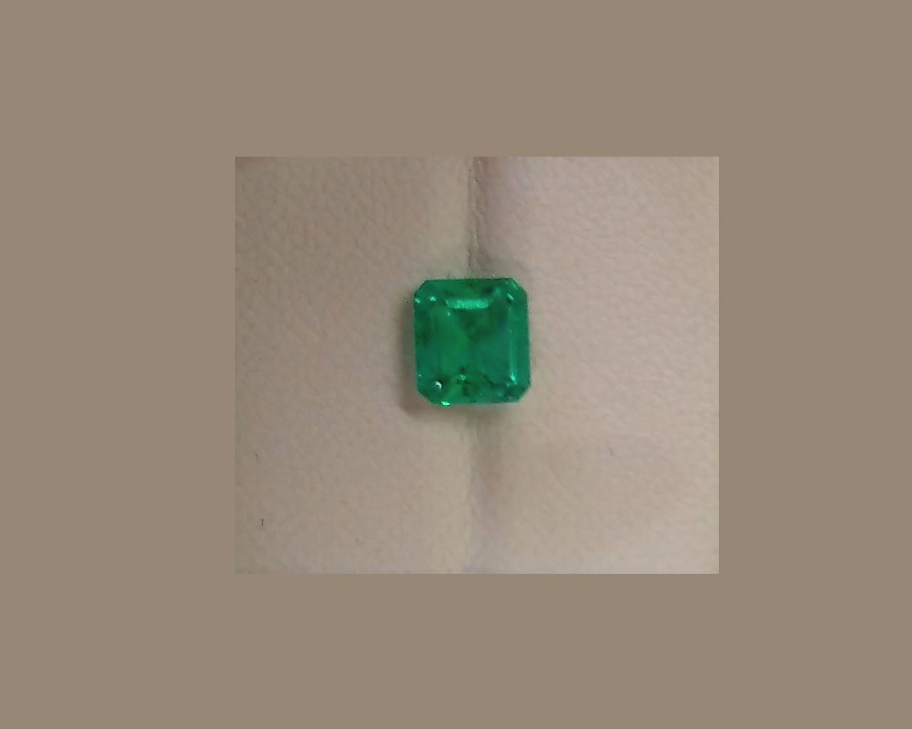 Emerald-cut Loose Emerald Stone, Colour: Mint Green