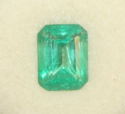 Octagon Cut Loose Columbian Emerald Stone, Colour: Green