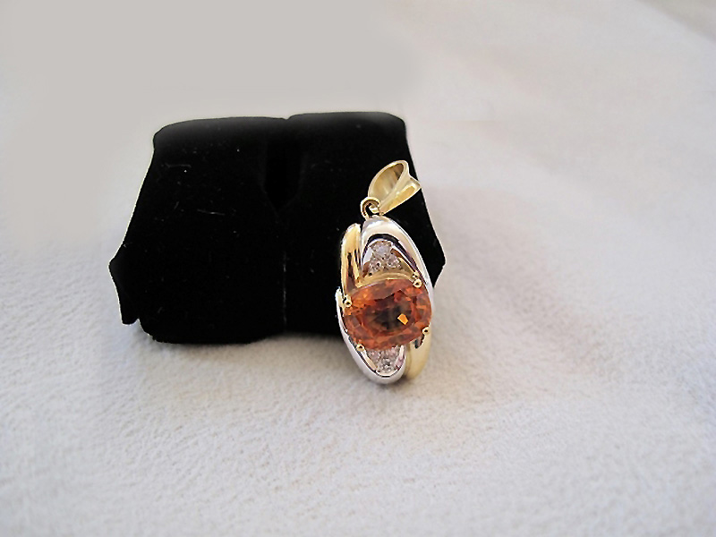 Oval Padparadscha Sapphire and Diamond Pendant, 18 k yellow gold, 18 k white gold