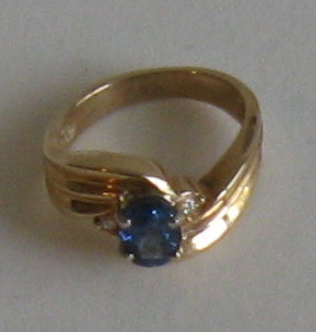 Oval Blue Sapphire and Diamond Ring, 18k yellow gold