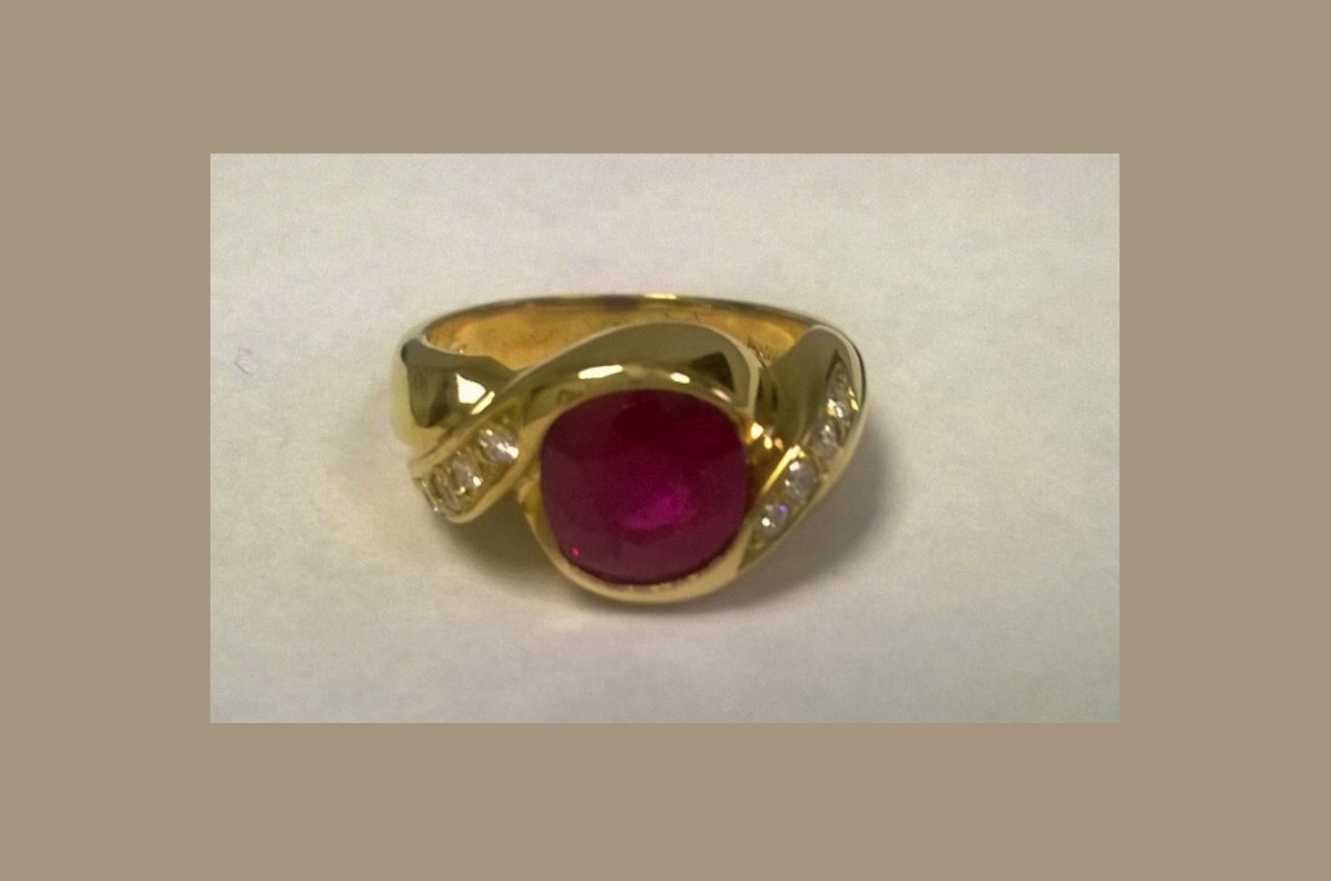 Oval mixed-cut Ruby and Diamond Ring, 18k yellow gold