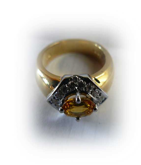 Oval Yellow Golden Sapphire and Diamond Ring, 18 k yellow gold