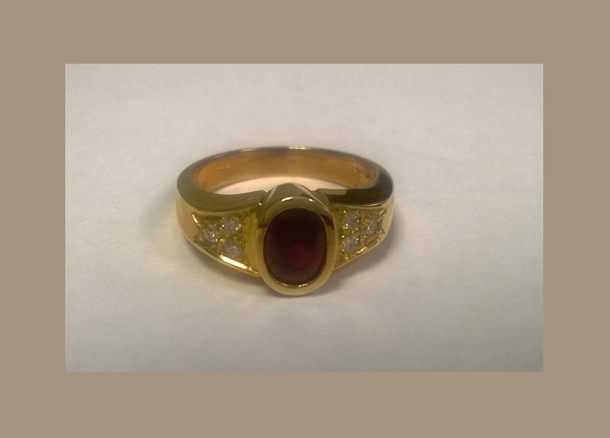 Oval-cut Ruby and Diamond Ring, 18k yellow gold