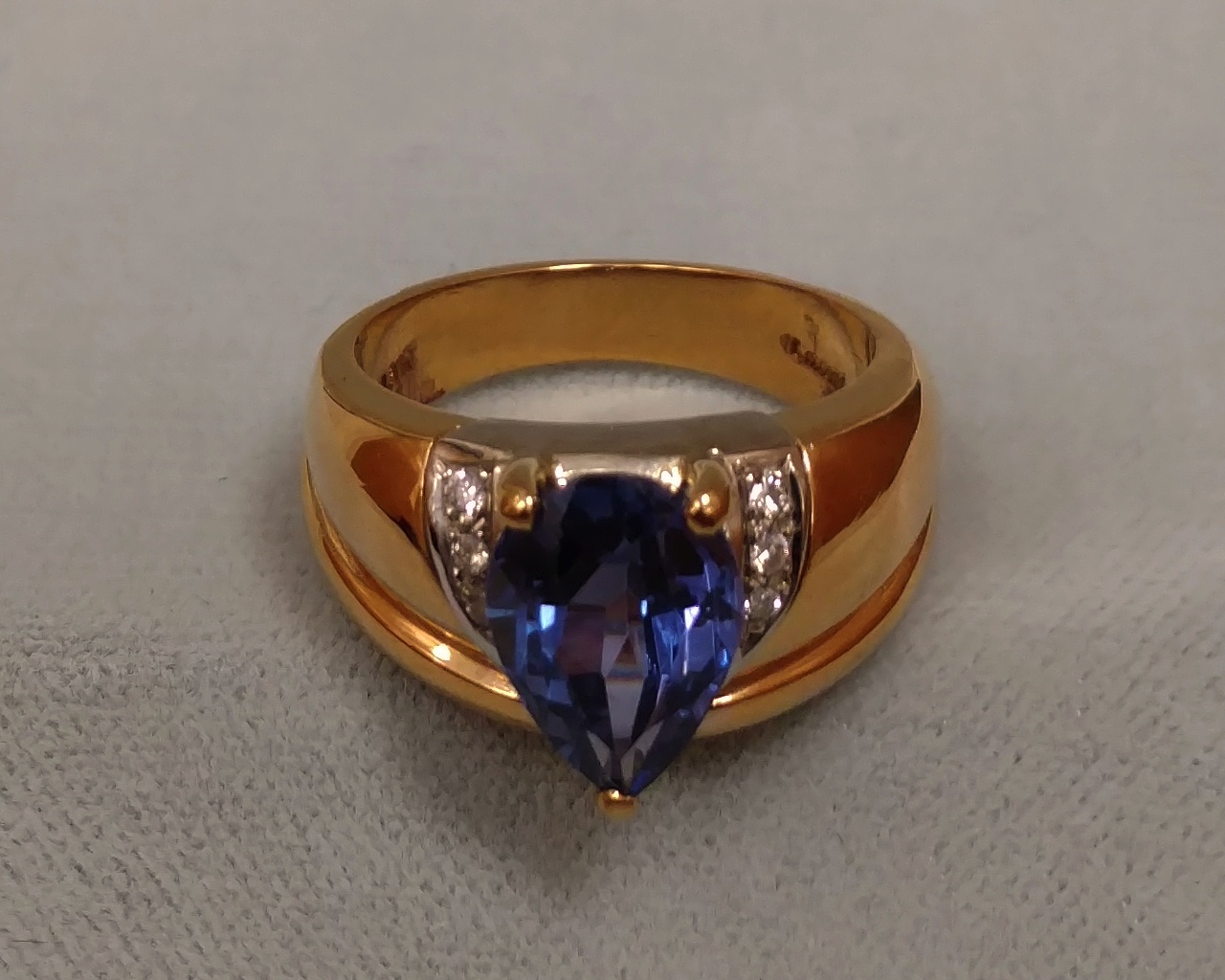 Pear-cut Blue Sapphire and Diamond Ring, 18k yellow gold