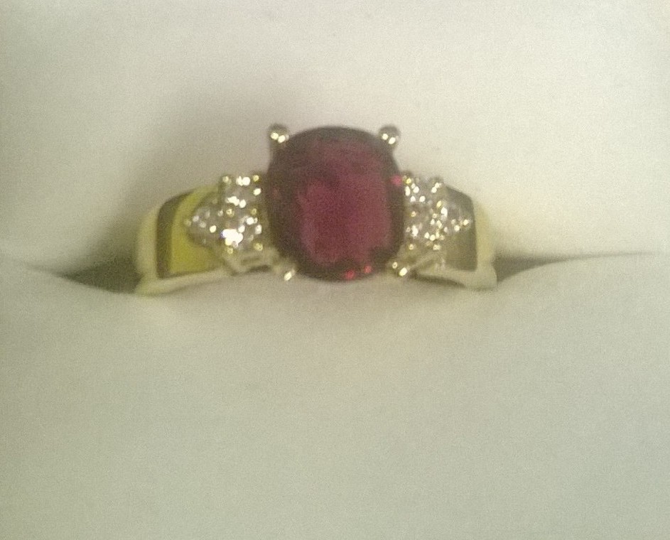 Cushion-cut Ruby and Diamond Ring, 18k yellow gold