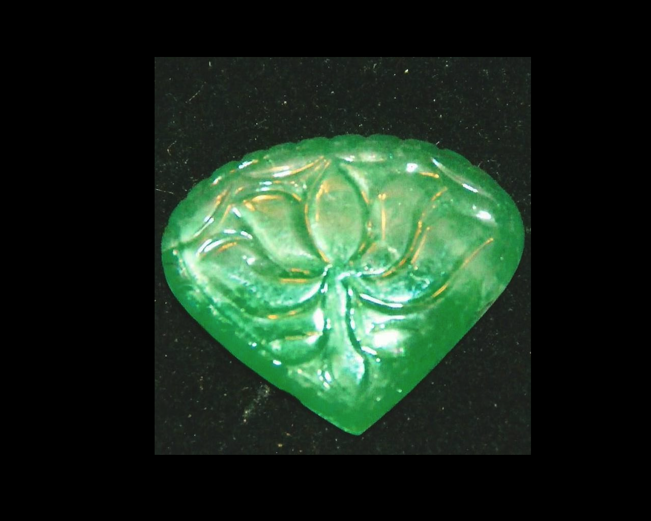 Natural Emerald â€œFANâ€ Carving